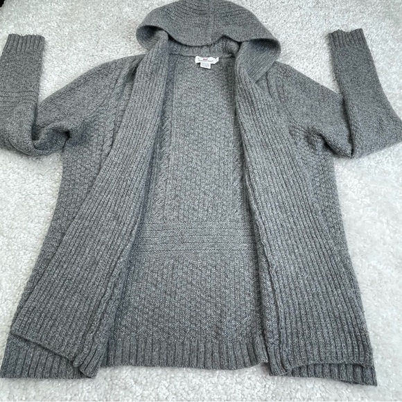 Vineyard Vines Cable Knit Hooded
Cardigan Large. Lambswool/Alpaca Style #2E0317. - Picture 3 of 13